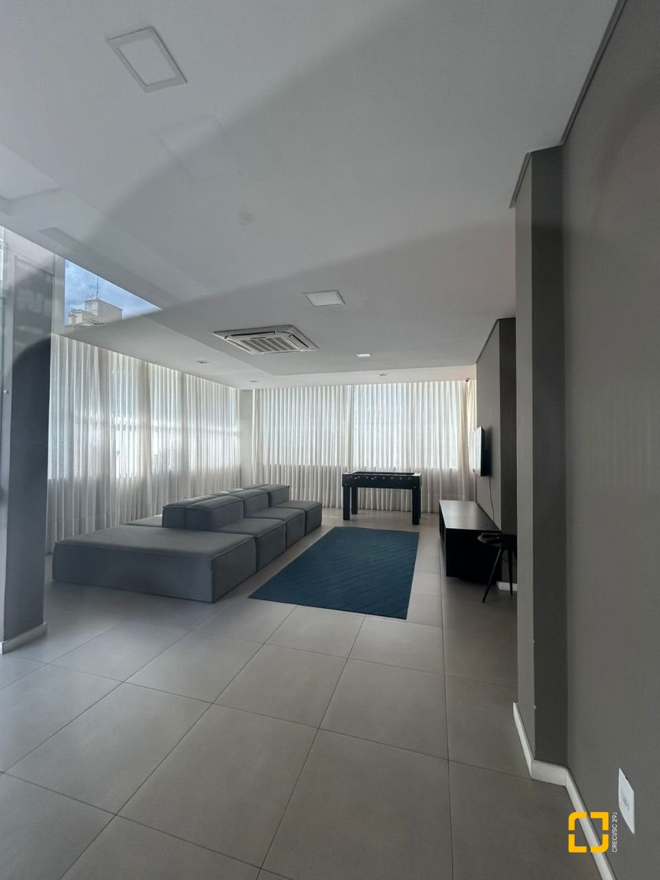 Apartamento com 68m², 3 quartos (sendo 1 suíte), 2 garagens, no bairro Abraão em Florianópolis