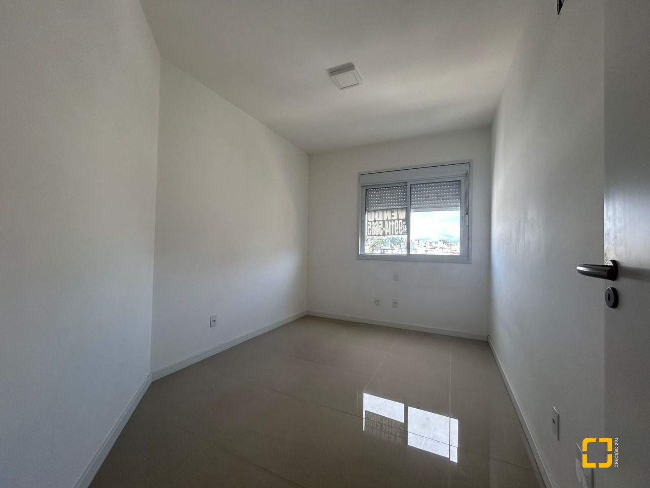 Apartamento com 68m², 3 quartos (sendo 1 suíte), 2 garagens, no bairro Abraão em Florianópolis