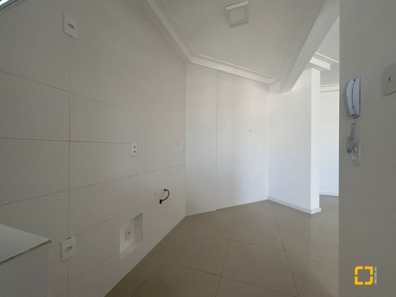 Apartamento com 68m², 3 quartos (sendo 1 suíte), 2 garagens, no bairro Abraão em Florianópolis