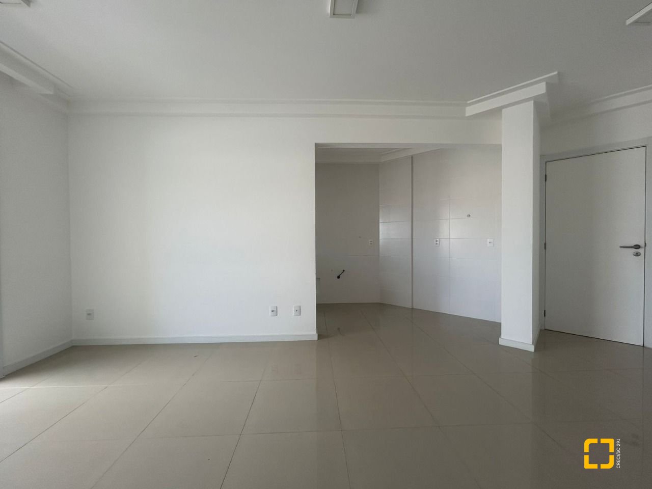 Apartamento com 68m², 3 quartos (sendo 1 suíte), 2 garagens, no bairro Abraão em Florianópolis