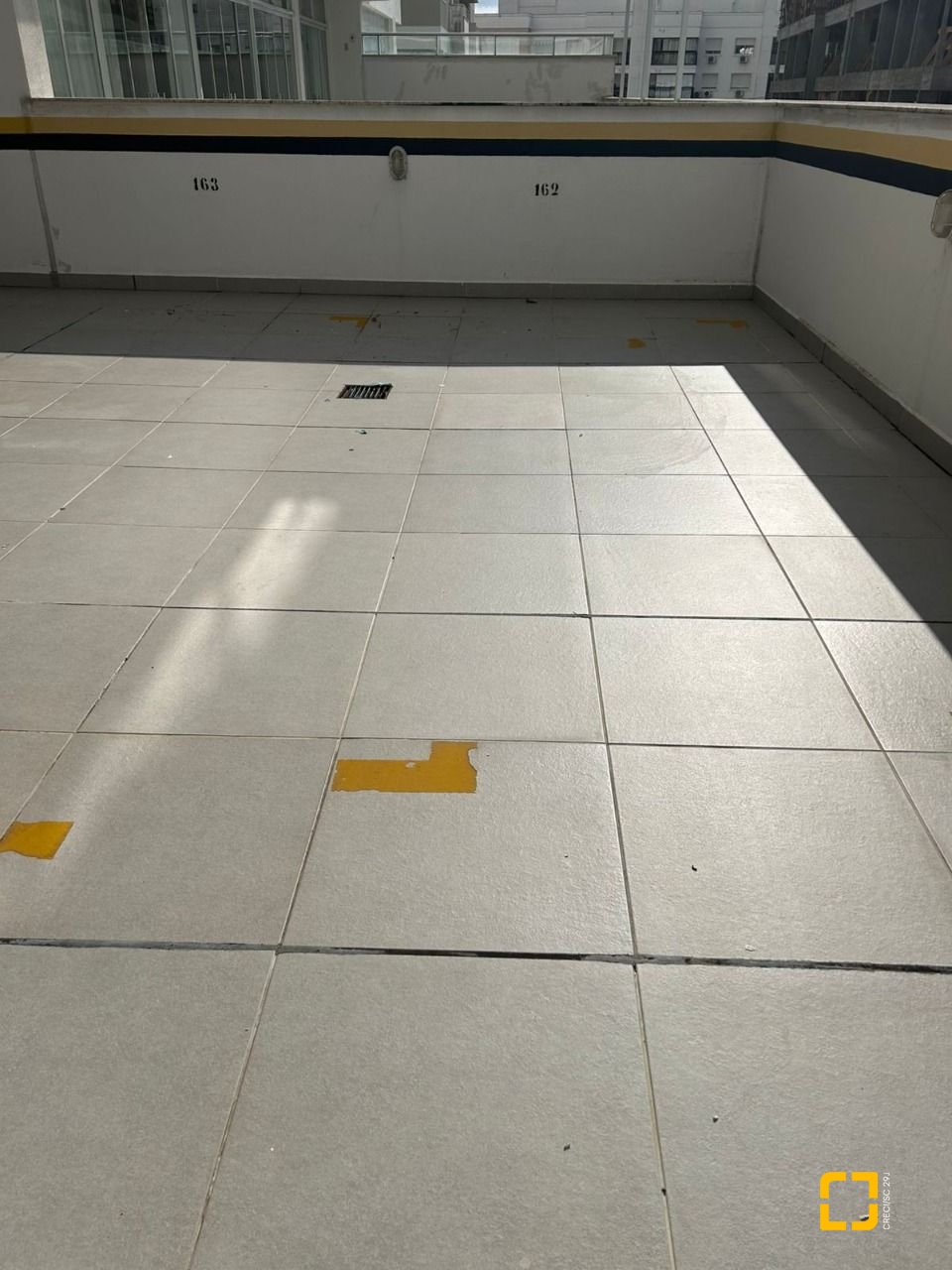 Apartamento com 68m², 3 quartos (sendo 1 suíte), 2 garagens, no bairro Abraão em Florianópolis