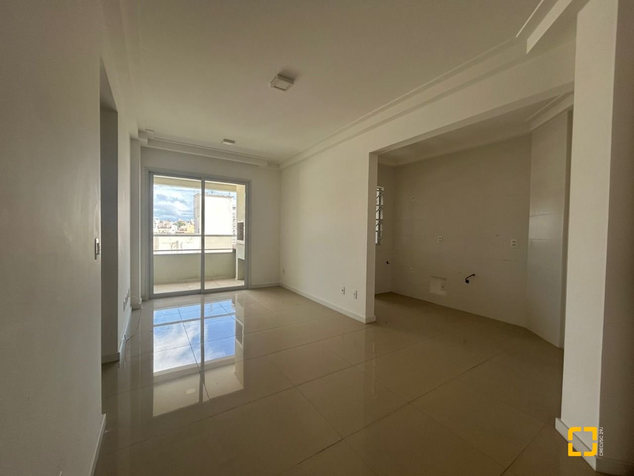 Apartamento com 68m², 3 quartos (sendo 1 suíte), 2 garagens, no bairro Abraão em Florianópolis