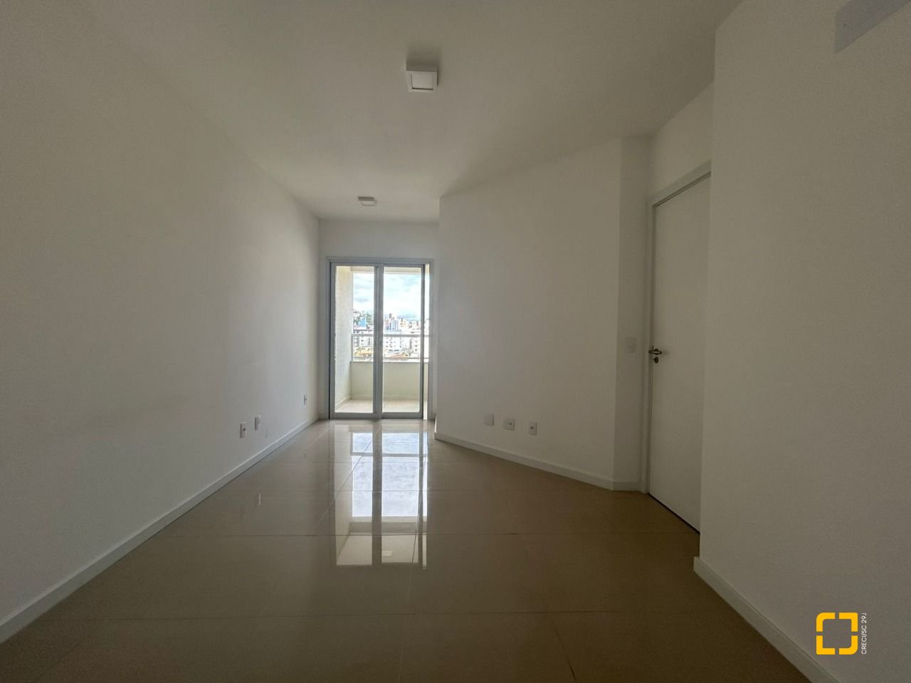 Apartamento com 68m², 3 quartos (sendo 1 suíte), 2 garagens, no bairro Abraão em Florianópolis