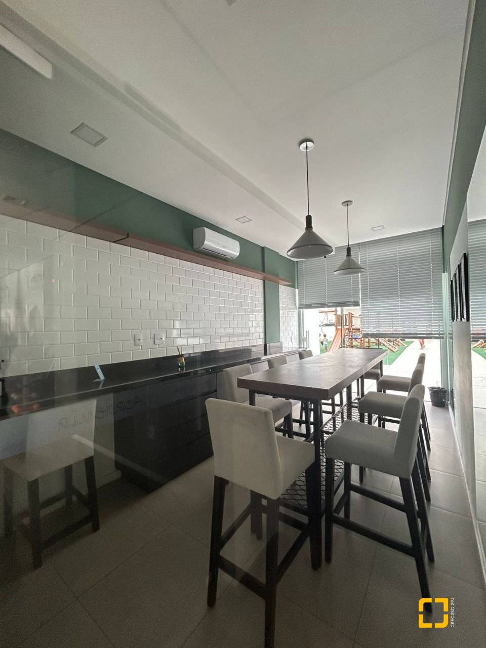 Apartamento com 68m², 3 quartos (sendo 1 suíte), 2 garagens, no bairro Abraão em Florianópolis
