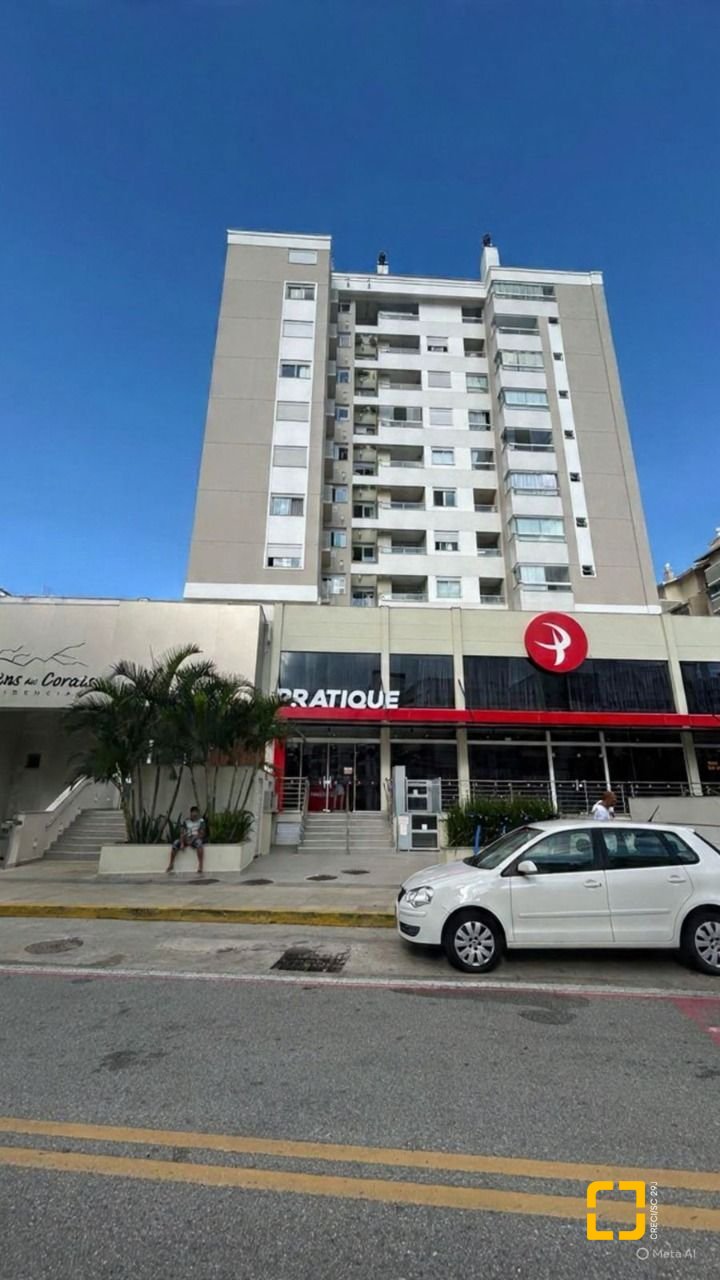 Apartamento com 68m², 3 quartos (sendo 1 suíte), 2 garagens, no bairro Abraão em Florianópolis