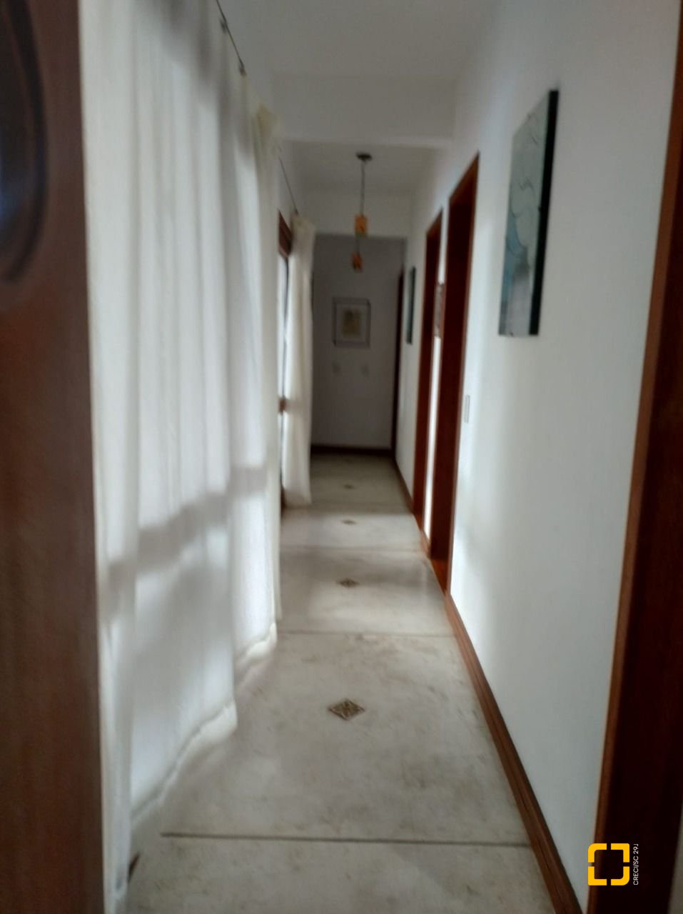 Casa com 288m², 6 quartos (sendo 1 suíte), 2 garagens, no bairro Campeche em Florianópolis