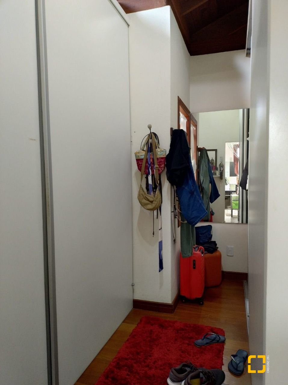Casa com 288m², 6 quartos (sendo 1 suíte), 2 garagens, no bairro Campeche em Florianópolis