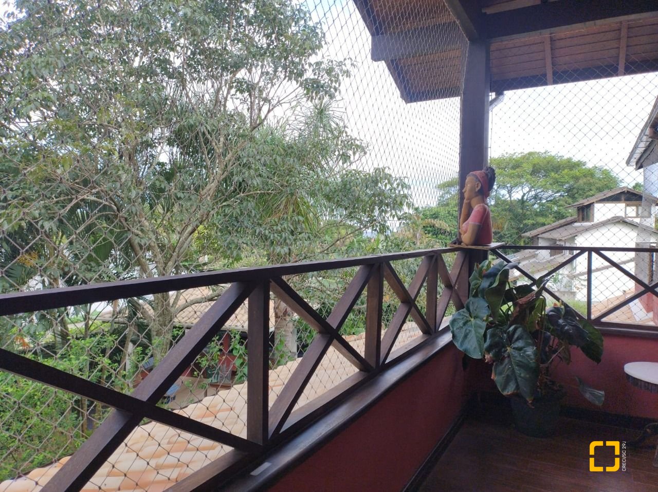 Casa com 288m², 6 quartos (sendo 1 suíte), 2 garagens, no bairro Campeche em Florianópolis
