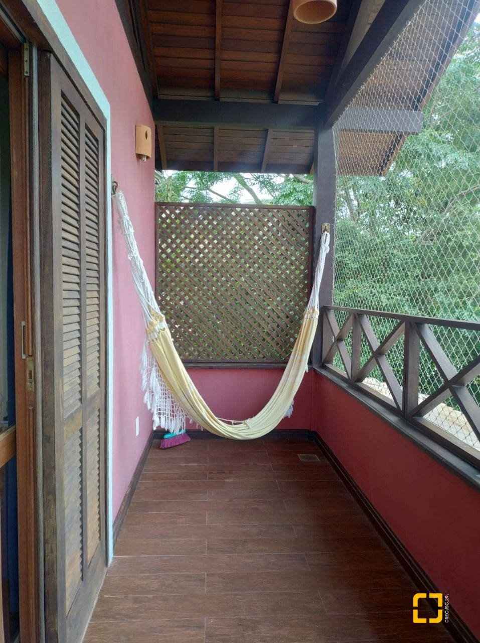 Casa com 288m², 6 quartos (sendo 1 suíte), 2 garagens, no bairro Campeche em Florianópolis