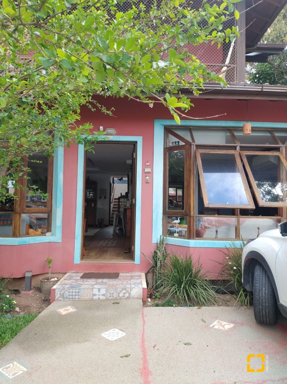 Casa com 288m², 6 quartos (sendo 1 suíte), 2 garagens, no bairro Campeche em Florianópolis