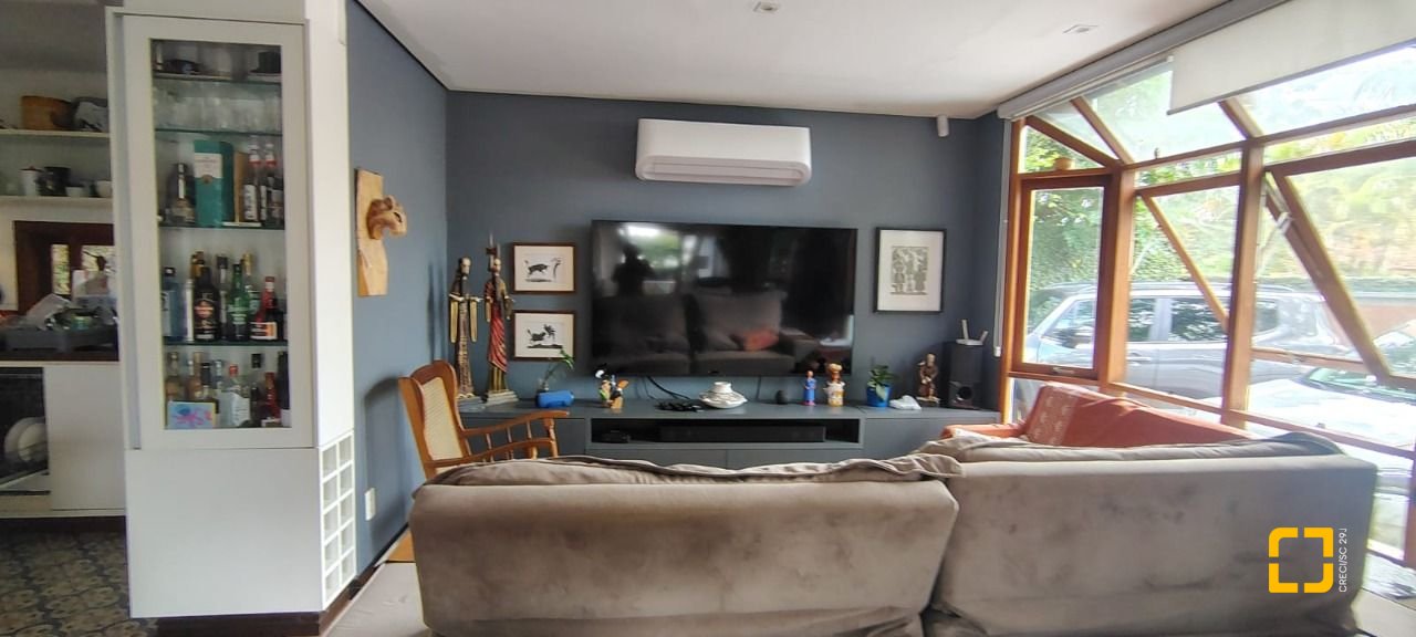 Casa com 288m², 6 quartos (sendo 1 suíte), 2 garagens, no bairro Campeche em Florianópolis