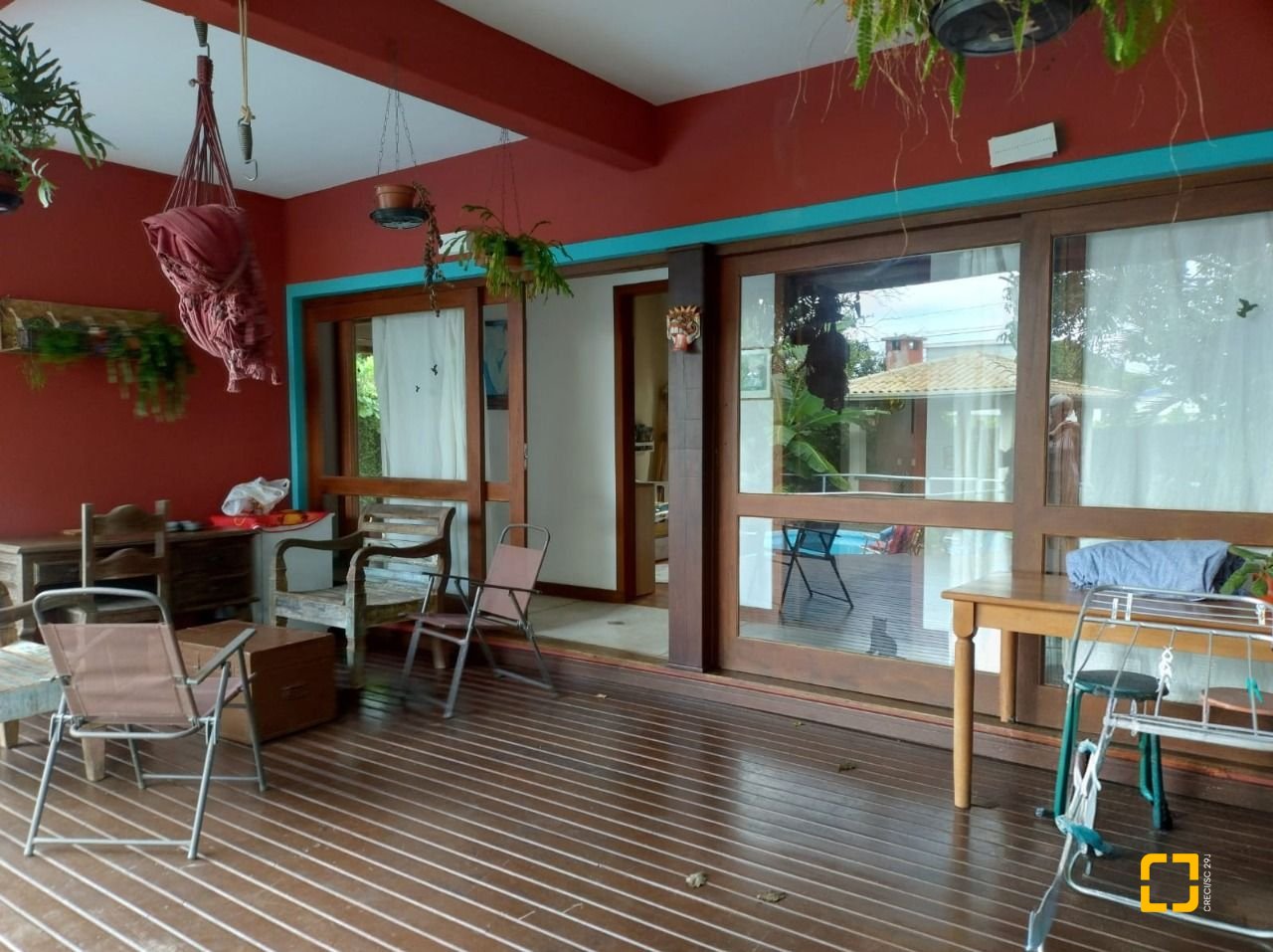 Casa com 288m², 6 quartos (sendo 1 suíte), 2 garagens, no bairro Campeche em Florianópolis
