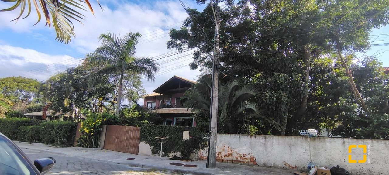 Casa com 288m², 6 quartos (sendo 1 suíte), 2 garagens, no bairro Campeche em Florianópolis