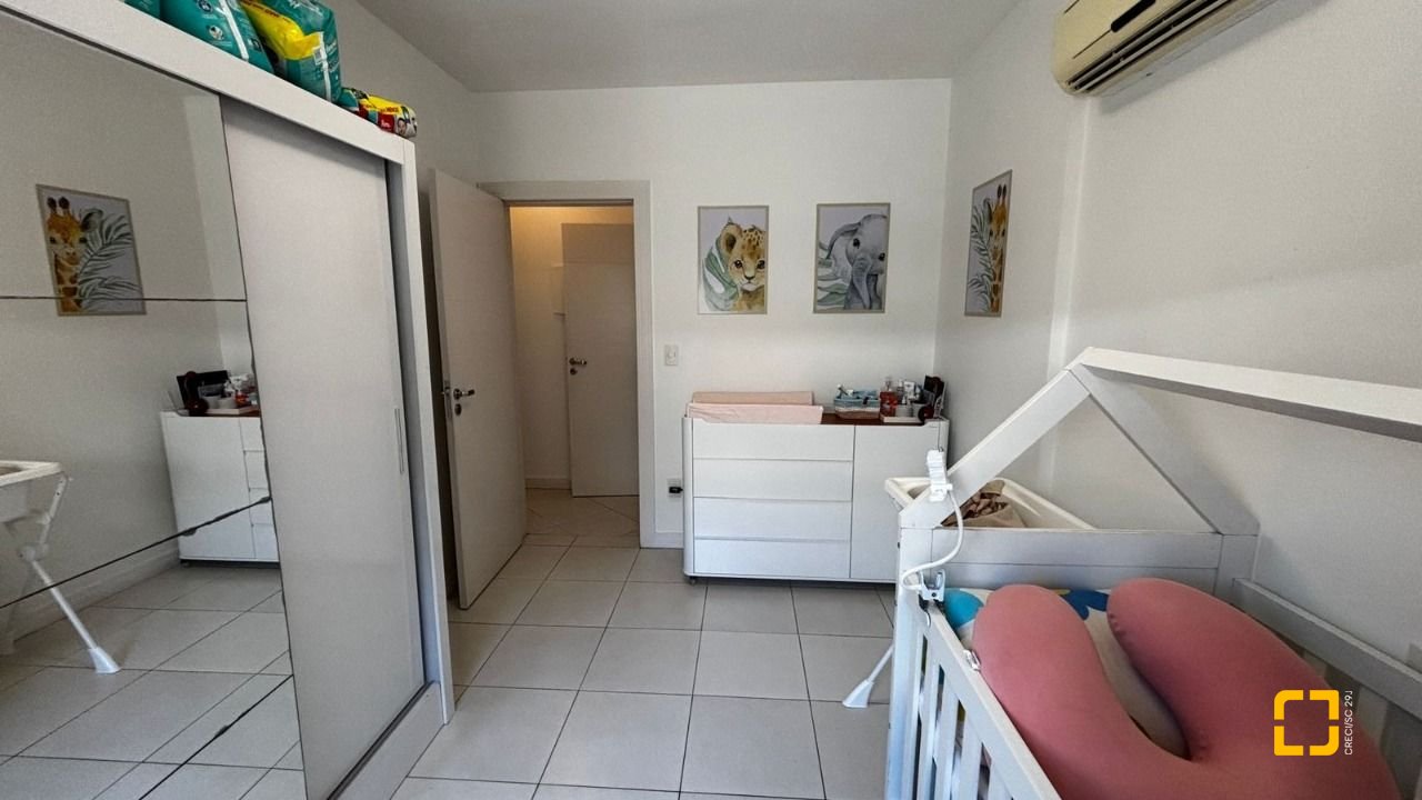 Apartamento com 69m², 4 quartos (sendo 2 suítes), 2 garagens, no bairro Coqueiros em Florianópolis