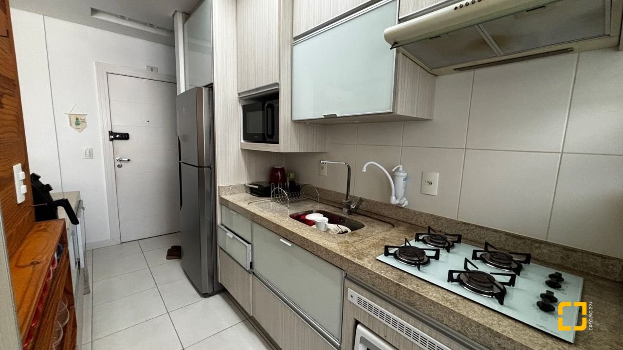 Apartamento com 69m², 4 quartos (sendo 2 suítes), 2 garagens, no bairro Coqueiros em Florianópolis