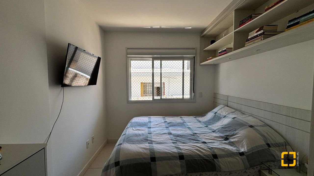 Apartamento com 69m², 4 quartos (sendo 2 suítes), 2 garagens, no bairro Coqueiros em Florianópolis