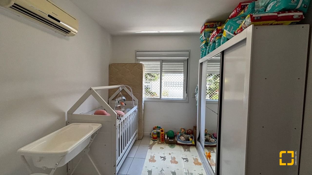 Apartamento com 69m², 4 quartos (sendo 2 suítes), 2 garagens, no bairro Coqueiros em Florianópolis