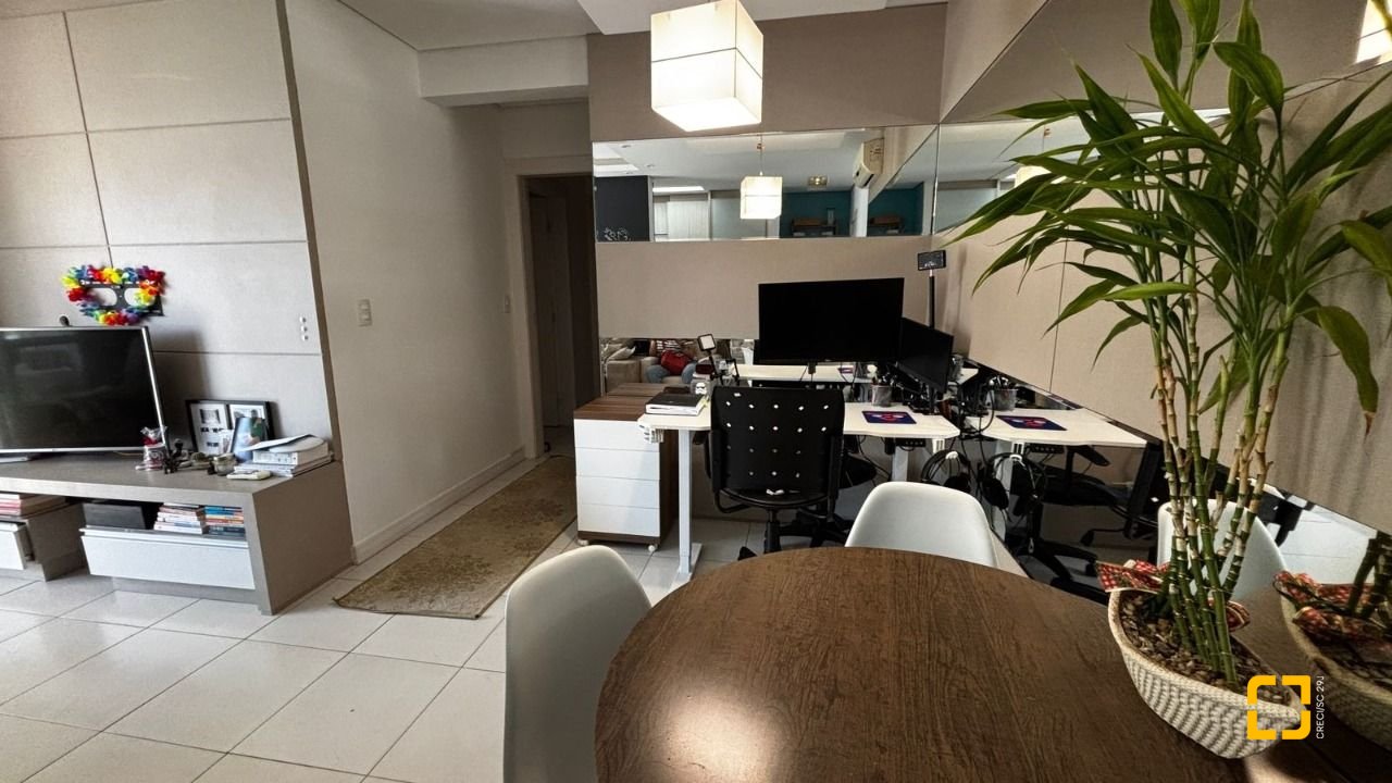 Apartamento com 69m², 4 quartos (sendo 2 suítes), 2 garagens, no bairro Coqueiros em Florianópolis