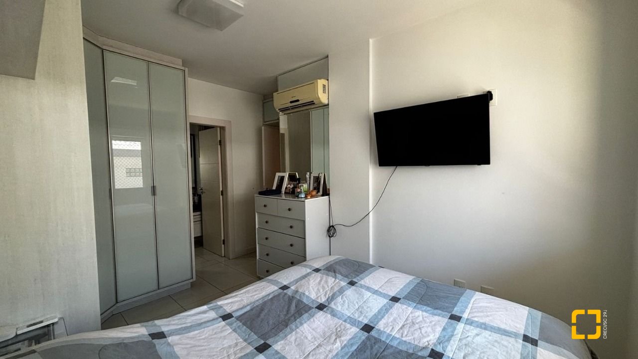 Apartamento com 69m², 4 quartos (sendo 2 suítes), 2 garagens, no bairro Coqueiros em Florianópolis