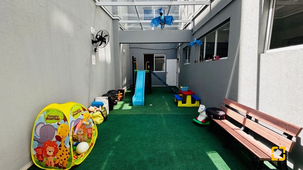 Apartamento com 69m², 4 quartos (sendo 2 suítes), 2 garagens, no bairro Coqueiros em Florianópolis