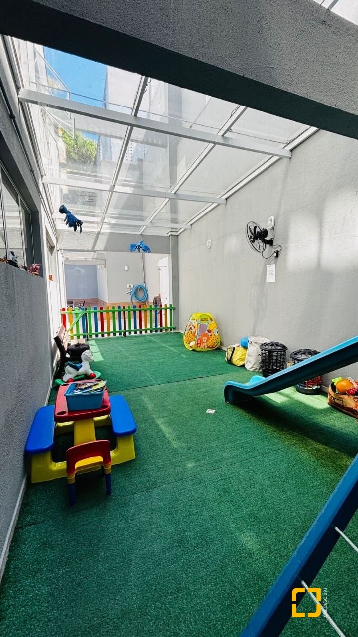 Apartamento com 69m², 4 quartos (sendo 2 suítes), 2 garagens, no bairro Coqueiros em Florianópolis