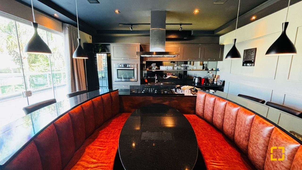 Apartamento com 69m², 4 quartos (sendo 2 suítes), 2 garagens, no bairro Coqueiros em Florianópolis