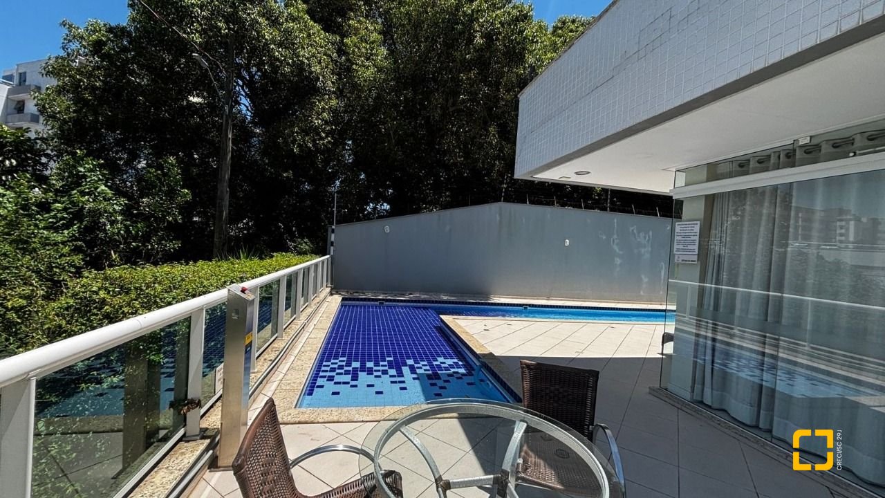 Apartamento com 69m², 4 quartos (sendo 2 suítes), 2 garagens, no bairro Coqueiros em Florianópolis