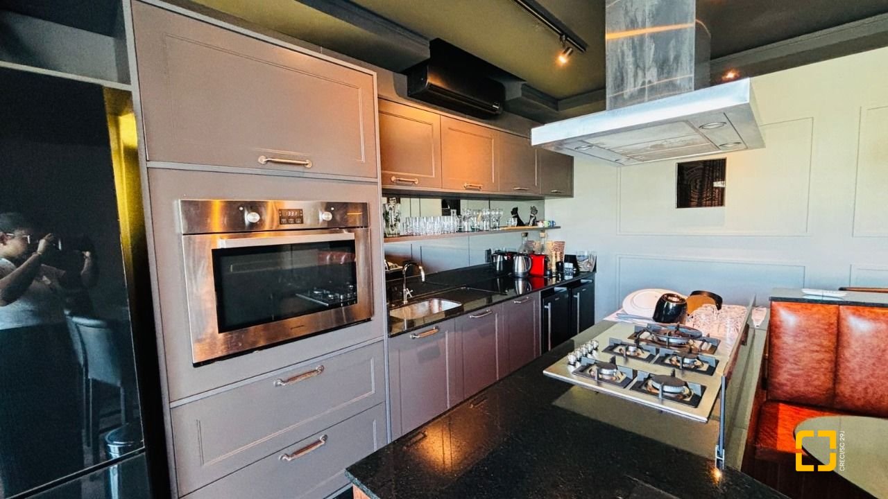 Apartamento com 69m², 4 quartos (sendo 2 suítes), 2 garagens, no bairro Coqueiros em Florianópolis