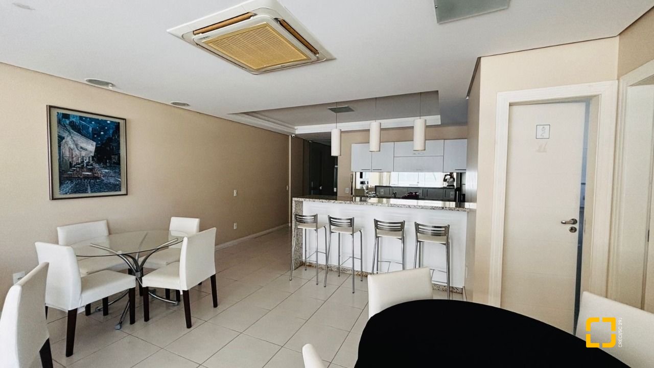 Apartamento com 69m², 4 quartos (sendo 2 suítes), 2 garagens, no bairro Coqueiros em Florianópolis