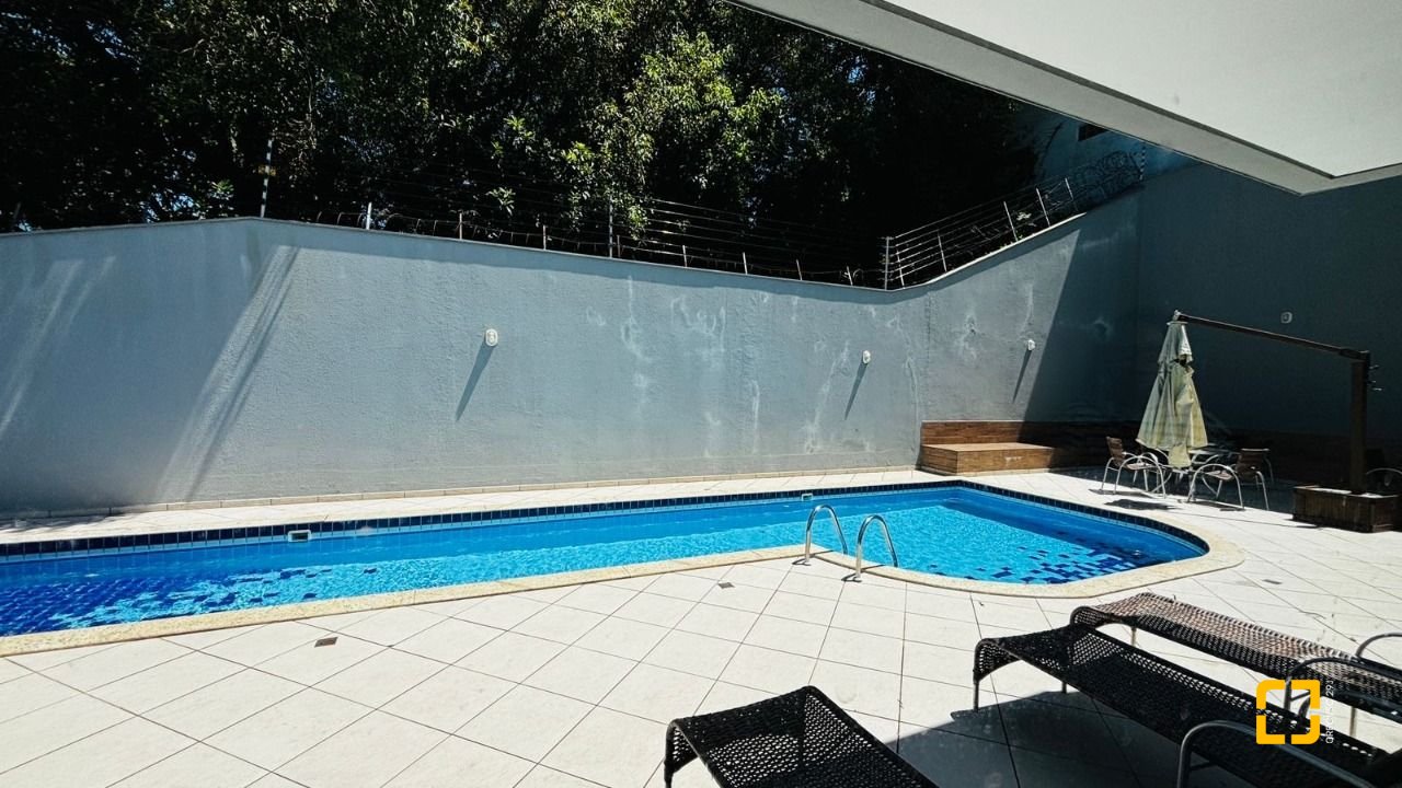 Apartamento com 69m², 4 quartos (sendo 2 suítes), 2 garagens, no bairro Coqueiros em Florianópolis