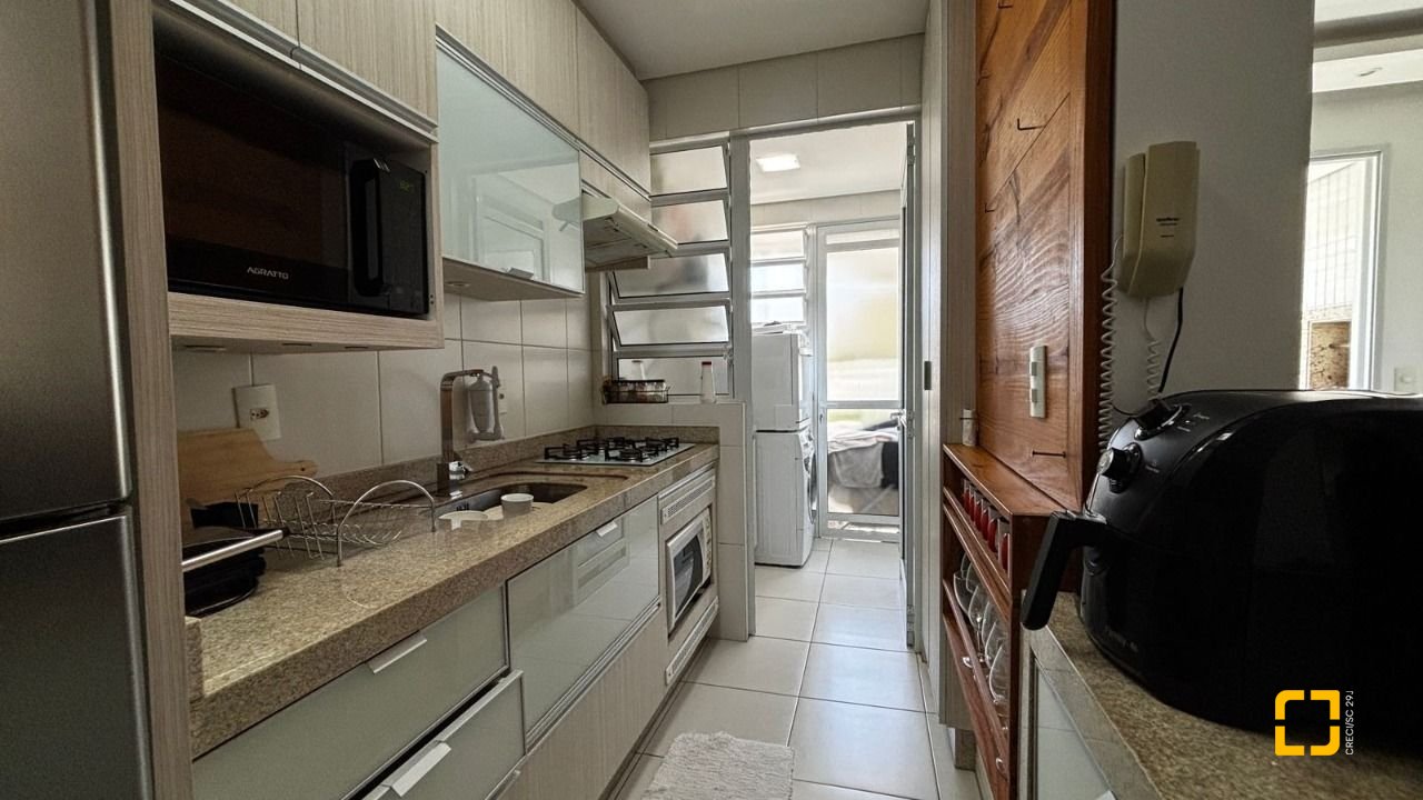 Apartamento com 69m², 4 quartos (sendo 2 suítes), 2 garagens, no bairro Coqueiros em Florianópolis