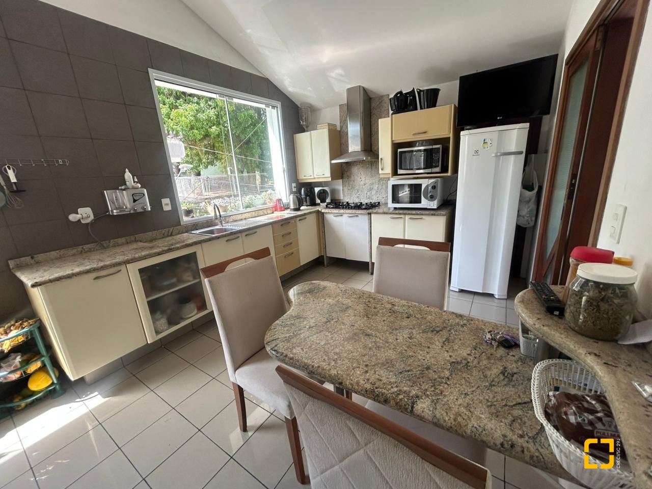 Casa com 400m², 4 garagens, no bairro Centro em Florianópolis