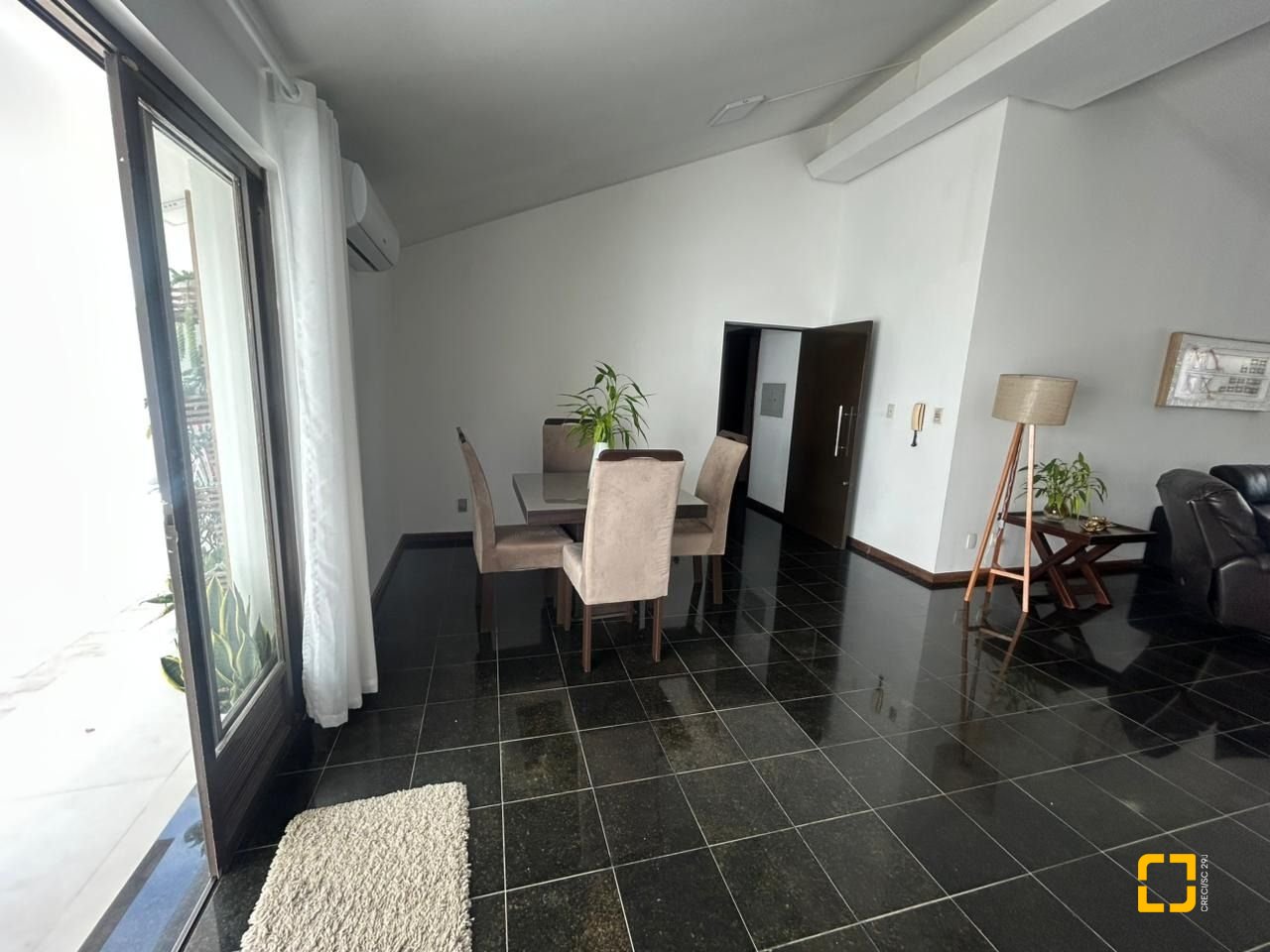 Casa com 400m², 4 garagens, no bairro Centro em Florianópolis