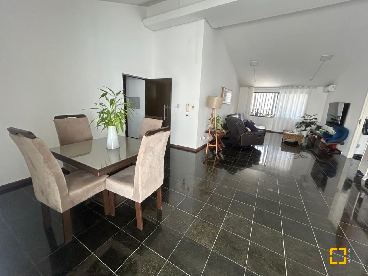 Casa com 400m², 4 garagens, no bairro Centro em Florianópolis