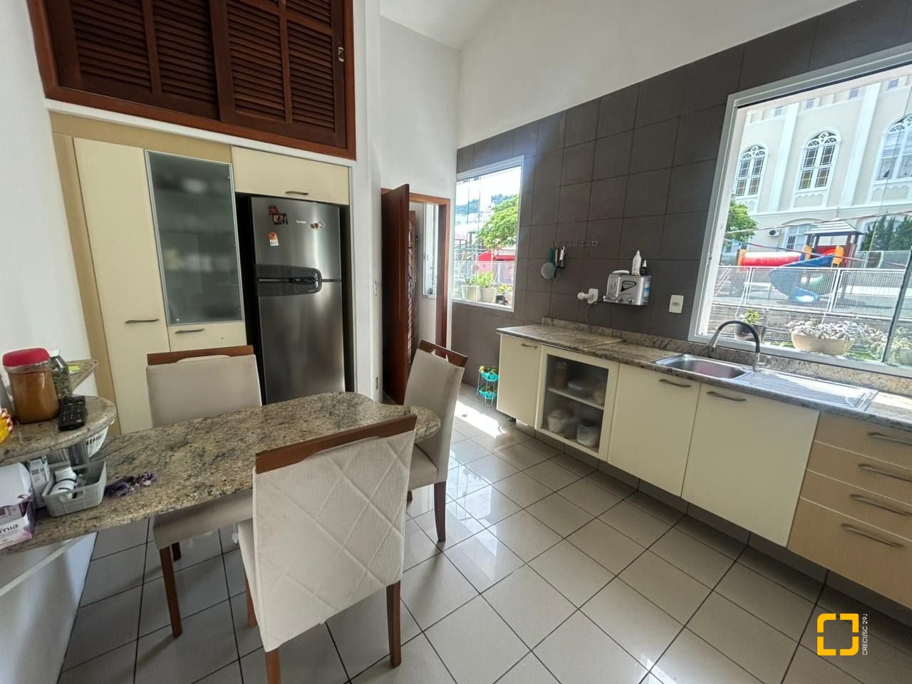 Casa com 400m², 4 garagens, no bairro Centro em Florianópolis