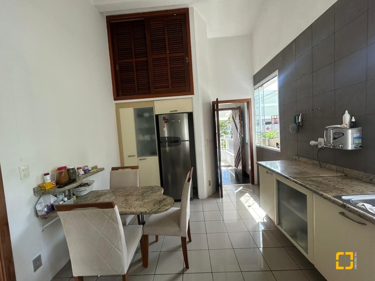 Casa com 400m², 4 garagens, no bairro Centro em Florianópolis