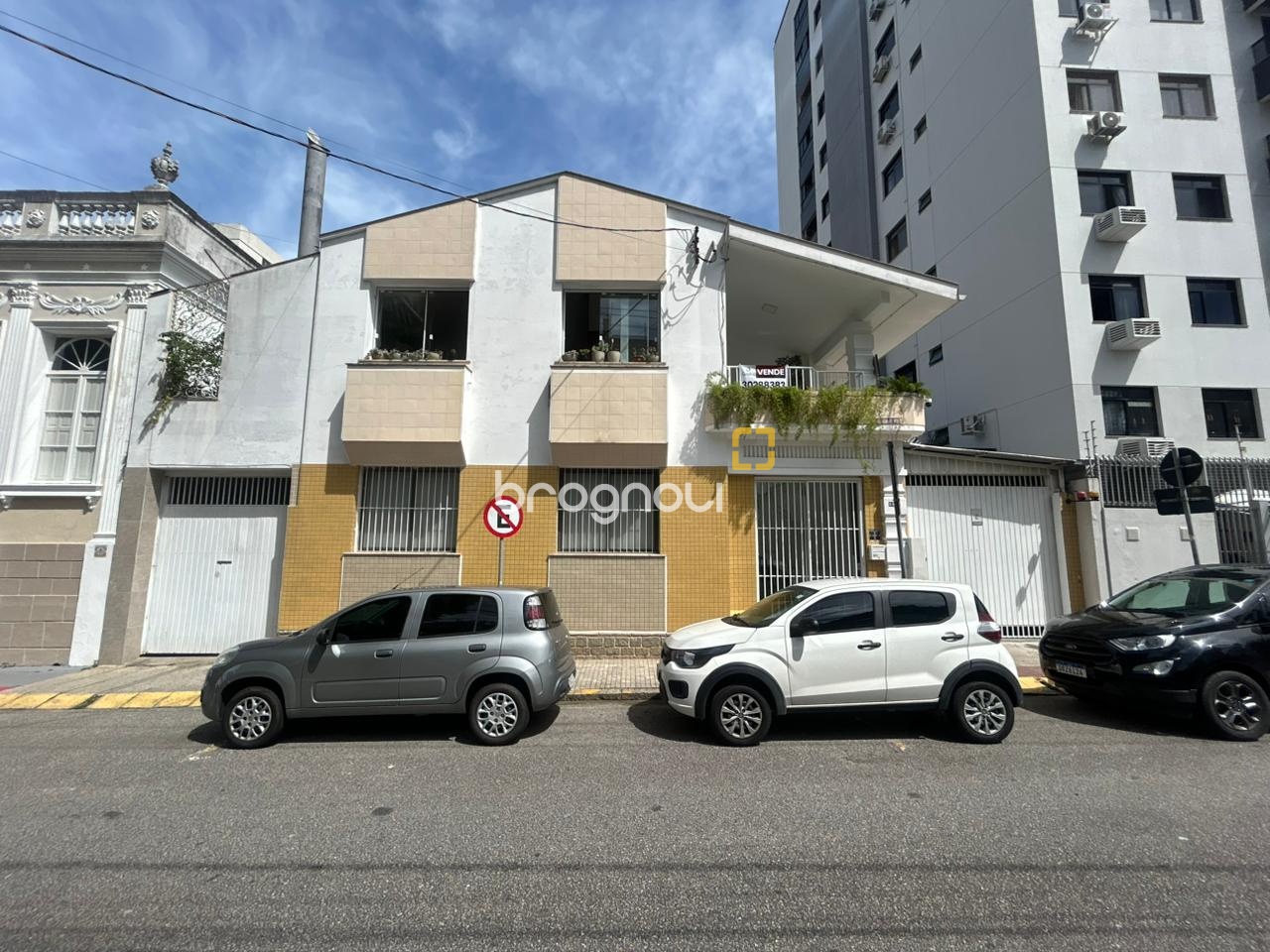 Casa com 400m², 4 garagens, no bairro Centro em Florianópolis
