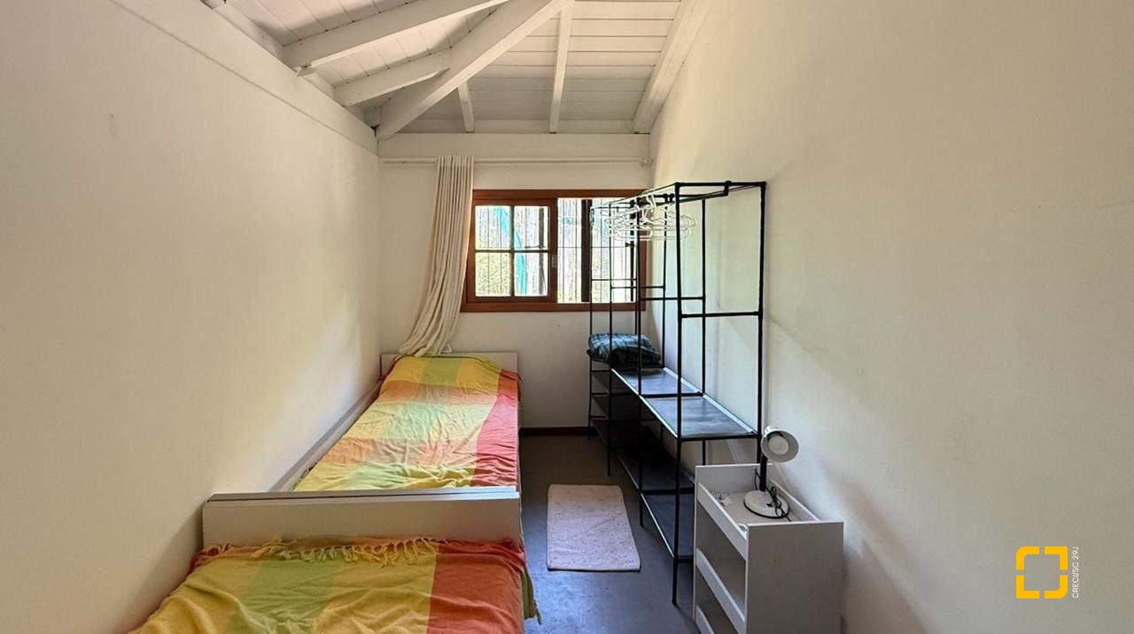Casa com 271m², 5 quartos (sendo 1 suíte), 3 garagens, no bairro Campeche em Florianópolis
