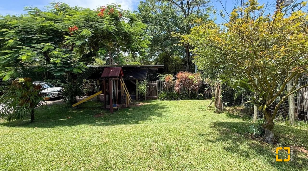 Casa com 271m², 5 quartos (sendo 1 suíte), 3 garagens, no bairro Campeche em Florianópolis