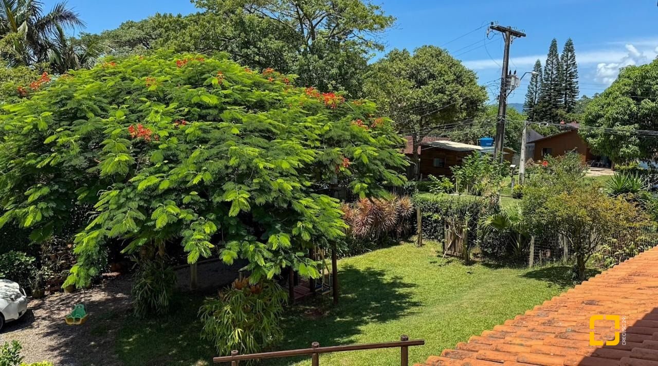 Casa com 271m², 5 quartos (sendo 1 suíte), 3 garagens, no bairro Campeche em Florianópolis