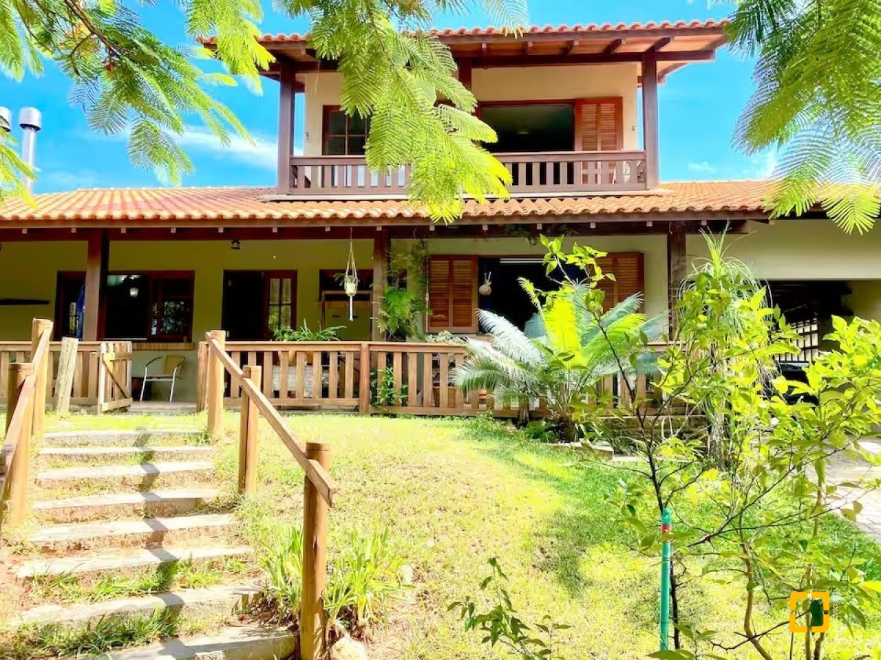 Casa com 271m², 5 quartos (sendo 1 suíte), 3 garagens, no bairro Campeche em Florianópolis