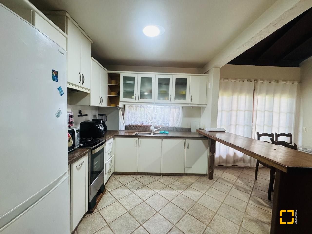 Casa com 271m², 5 quartos (sendo 1 suíte), 3 garagens, no bairro Campeche em Florianópolis