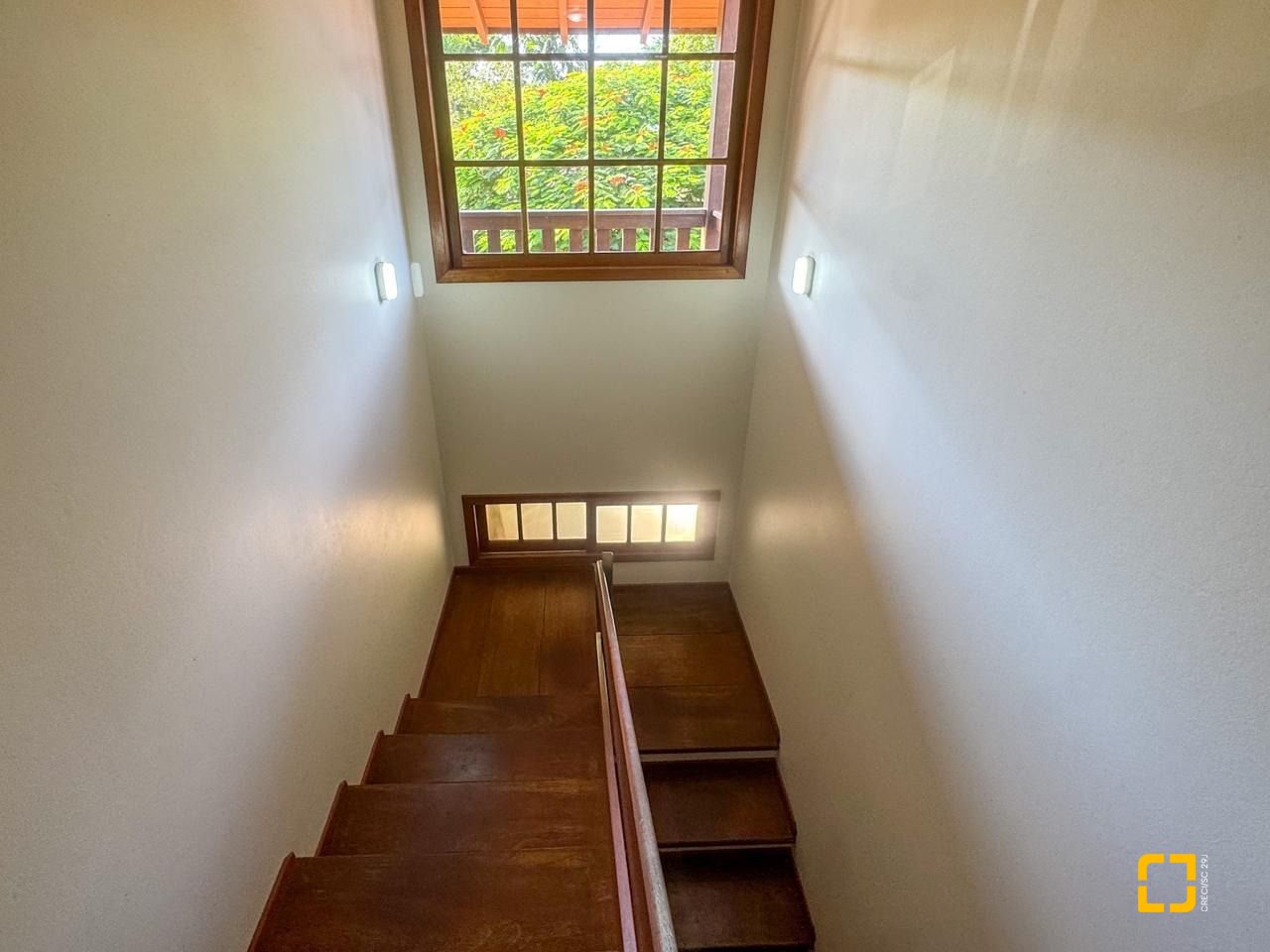 Casa com 271m², 5 quartos (sendo 1 suíte), 3 garagens, no bairro Campeche em Florianópolis