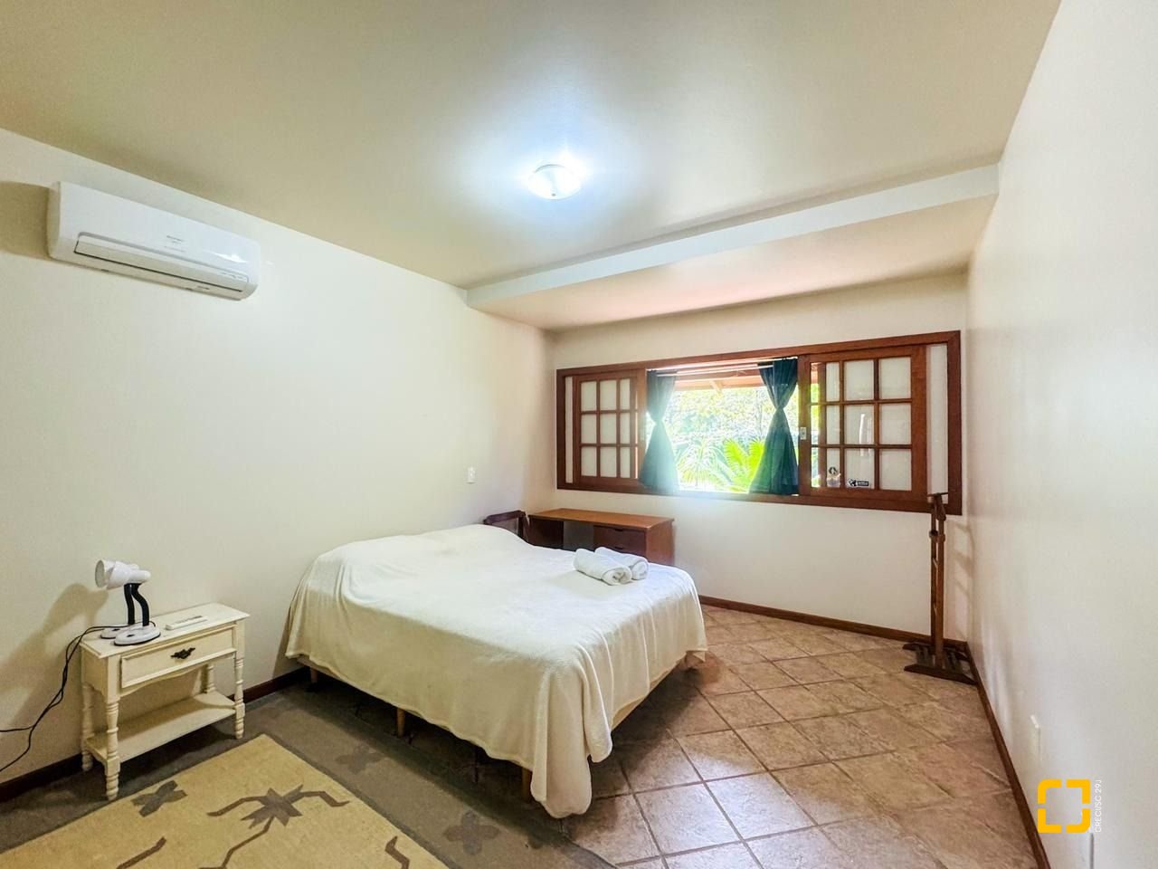 Casa com 271m², 5 quartos (sendo 1 suíte), 3 garagens, no bairro Campeche em Florianópolis