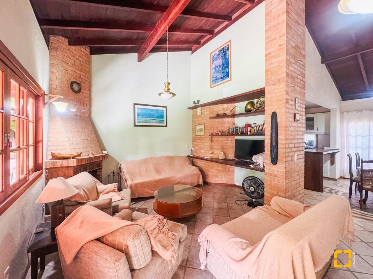 Casa com 271m², 5 quartos (sendo 1 suíte), 3 garagens, no bairro Campeche em Florianópolis