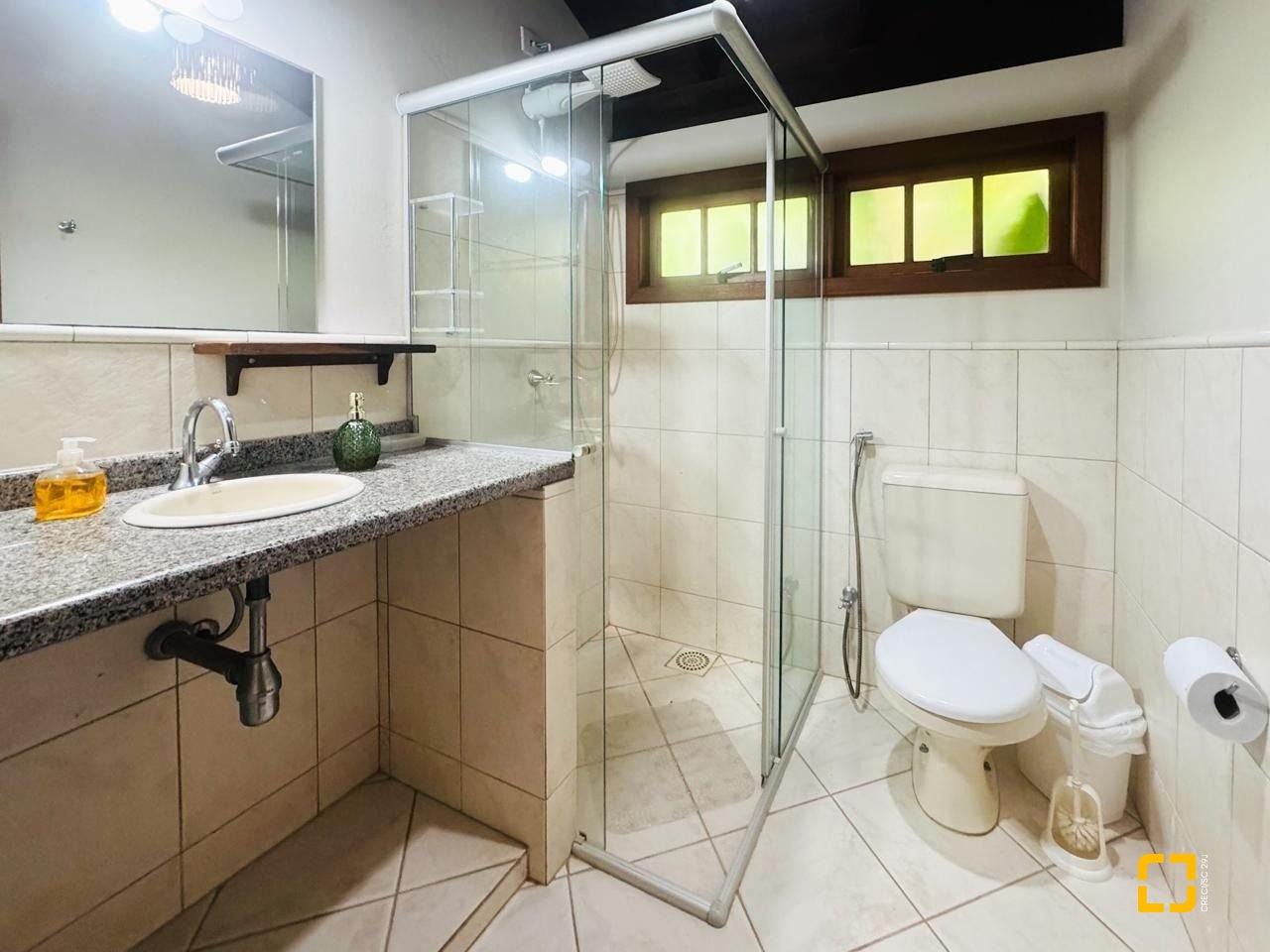 Casa com 271m², 5 quartos (sendo 1 suíte), 3 garagens, no bairro Campeche em Florianópolis