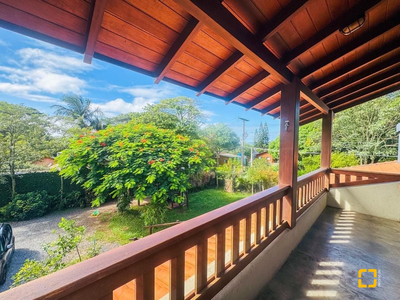 Casa com 271m², 5 quartos (sendo 1 suíte), 3 garagens, no bairro Campeche em Florianópolis