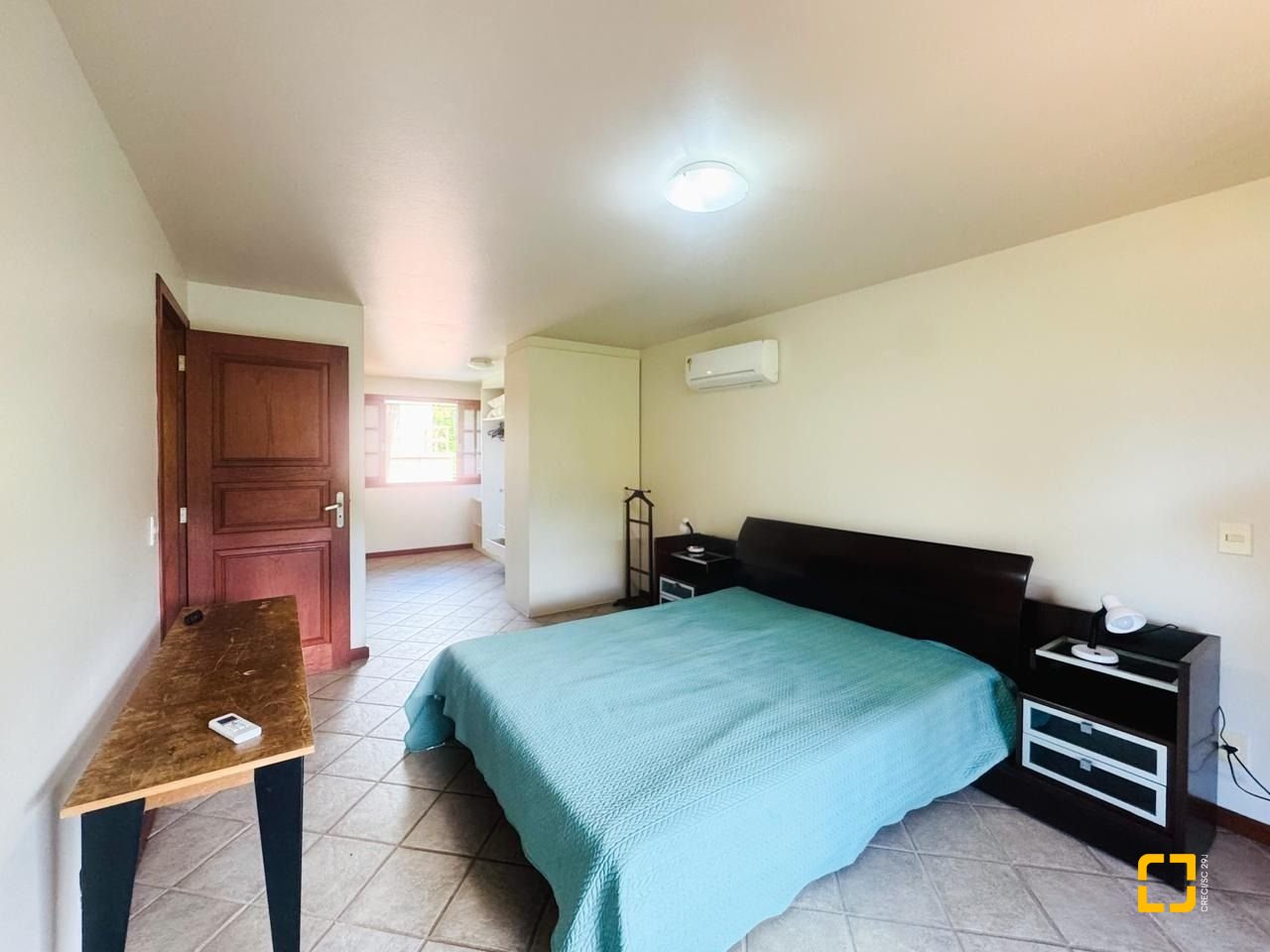 Casa com 271m², 5 quartos (sendo 1 suíte), 3 garagens, no bairro Campeche em Florianópolis