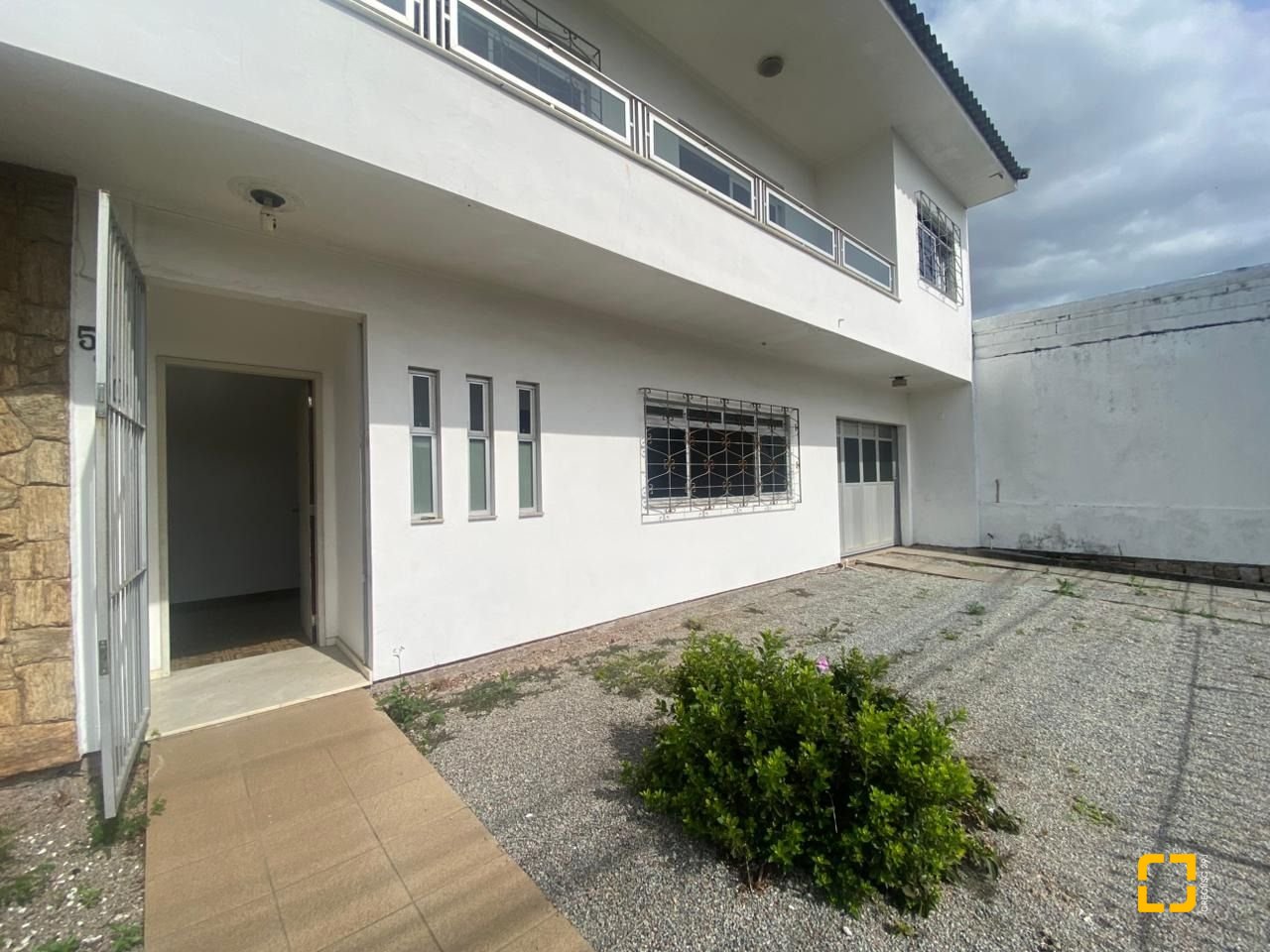 Casa com 192m², 4 quartos (sendo 1 suíte), 3 garagens, no bairro Jardim Atlântico em Florianópolis