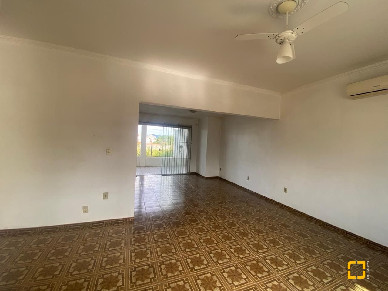 Casa com 192m², 4 quartos (sendo 1 suíte), 3 garagens, no bairro Jardim Atlântico em Florianópolis